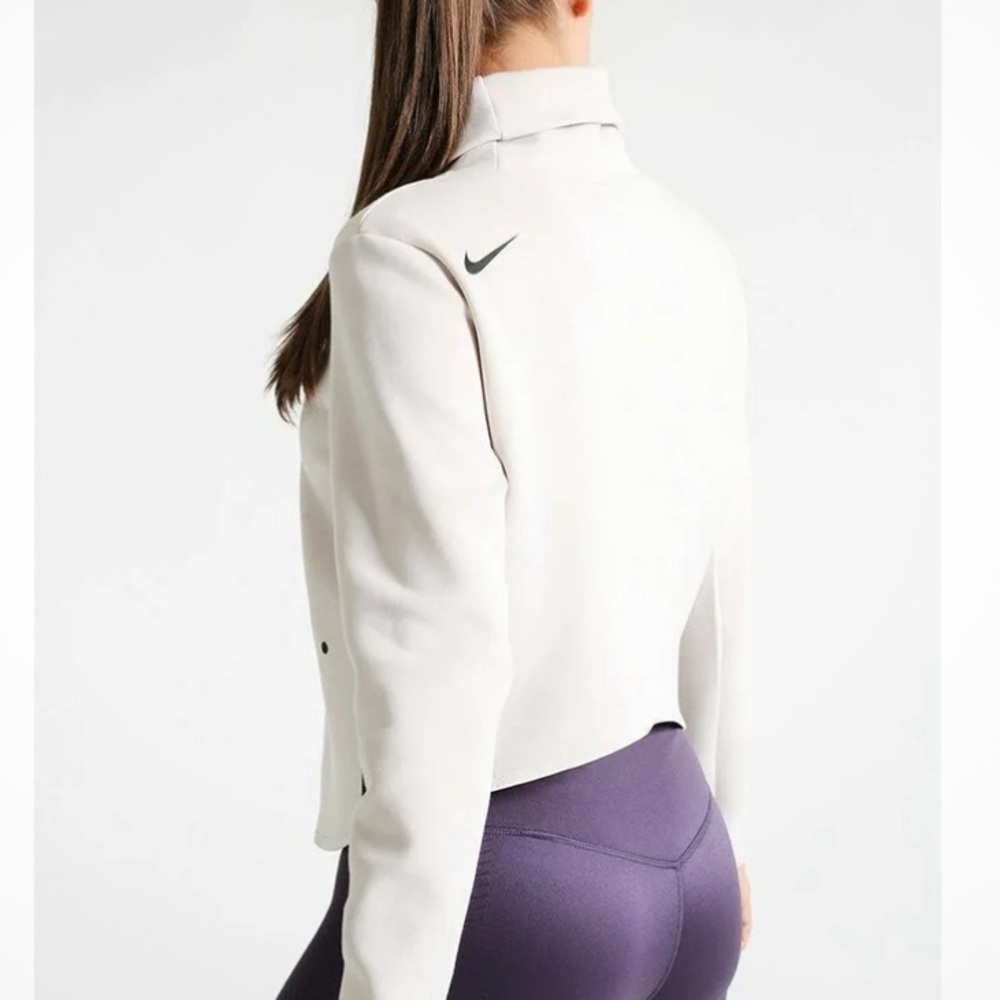 Nike Dry Fit Therma sweat top. Reversible front to back - Picture 7 of 7
